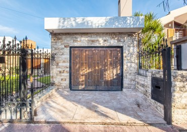 Casa 3 Dorm. en Venta - B° Alto Verde - Quincho c/ asador y baño